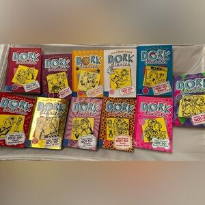 11 Dork Diaries Books- Softcover 📕 📚